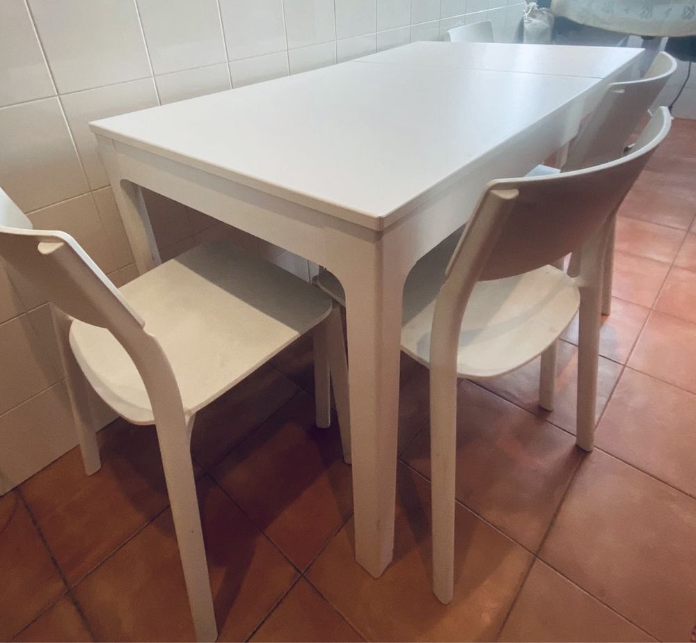 Mesa extensível e 4 Cadeiras IKEA