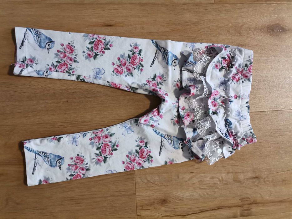 Leggisny z falbankami 92