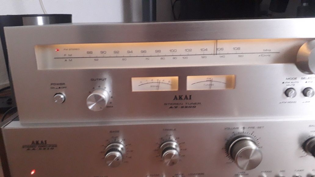 Akai vintage  tuner -radio