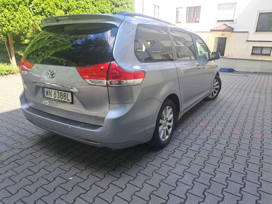 Toyota Sienna, niezawodna, rocznik 2011