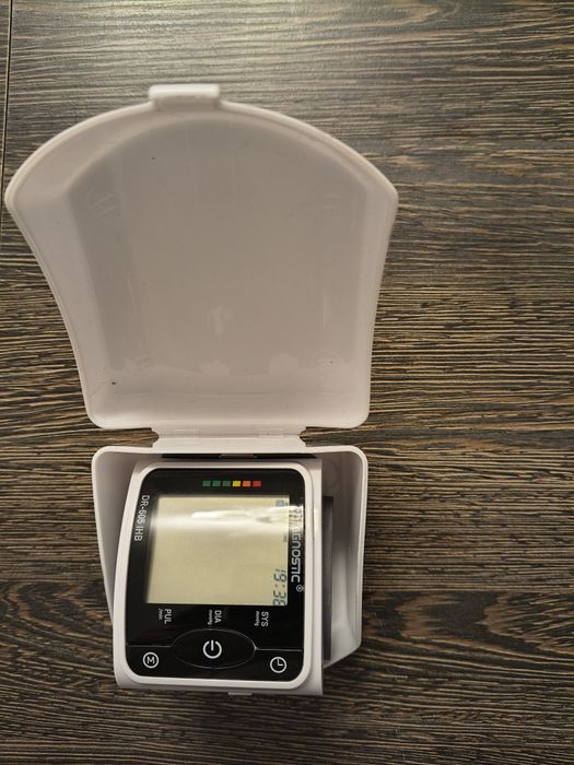 Ciśnieniomierz nadgarstkowy Diagnostic DR-605 IHB