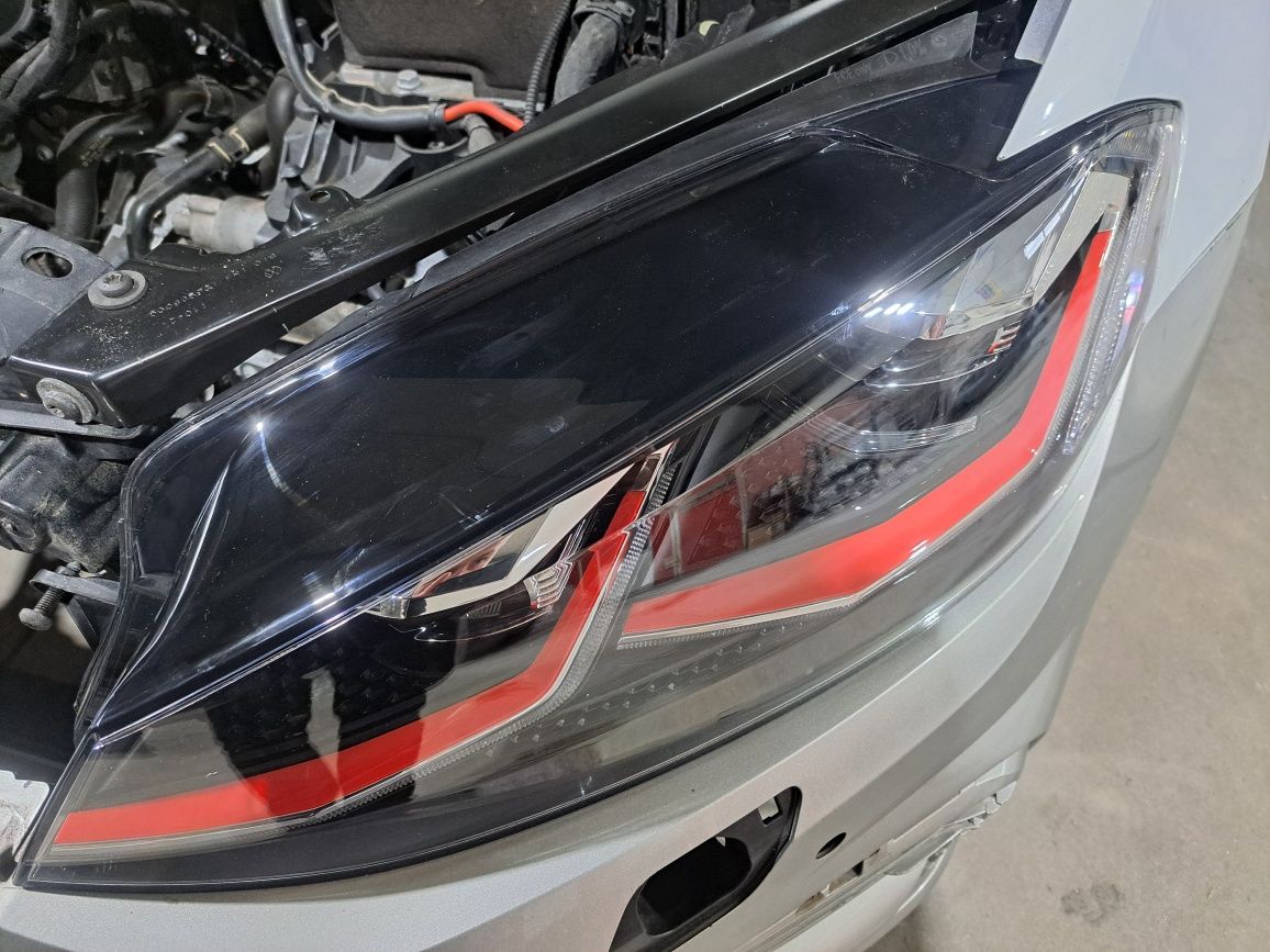 Farol golf gti mk7.5