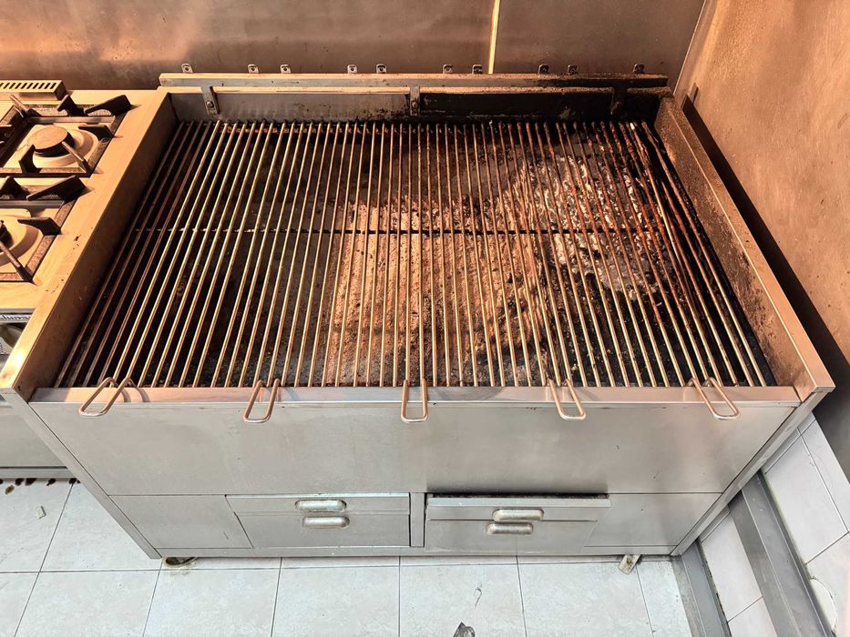 Grelha a carvão industrial + exaustor incluído
