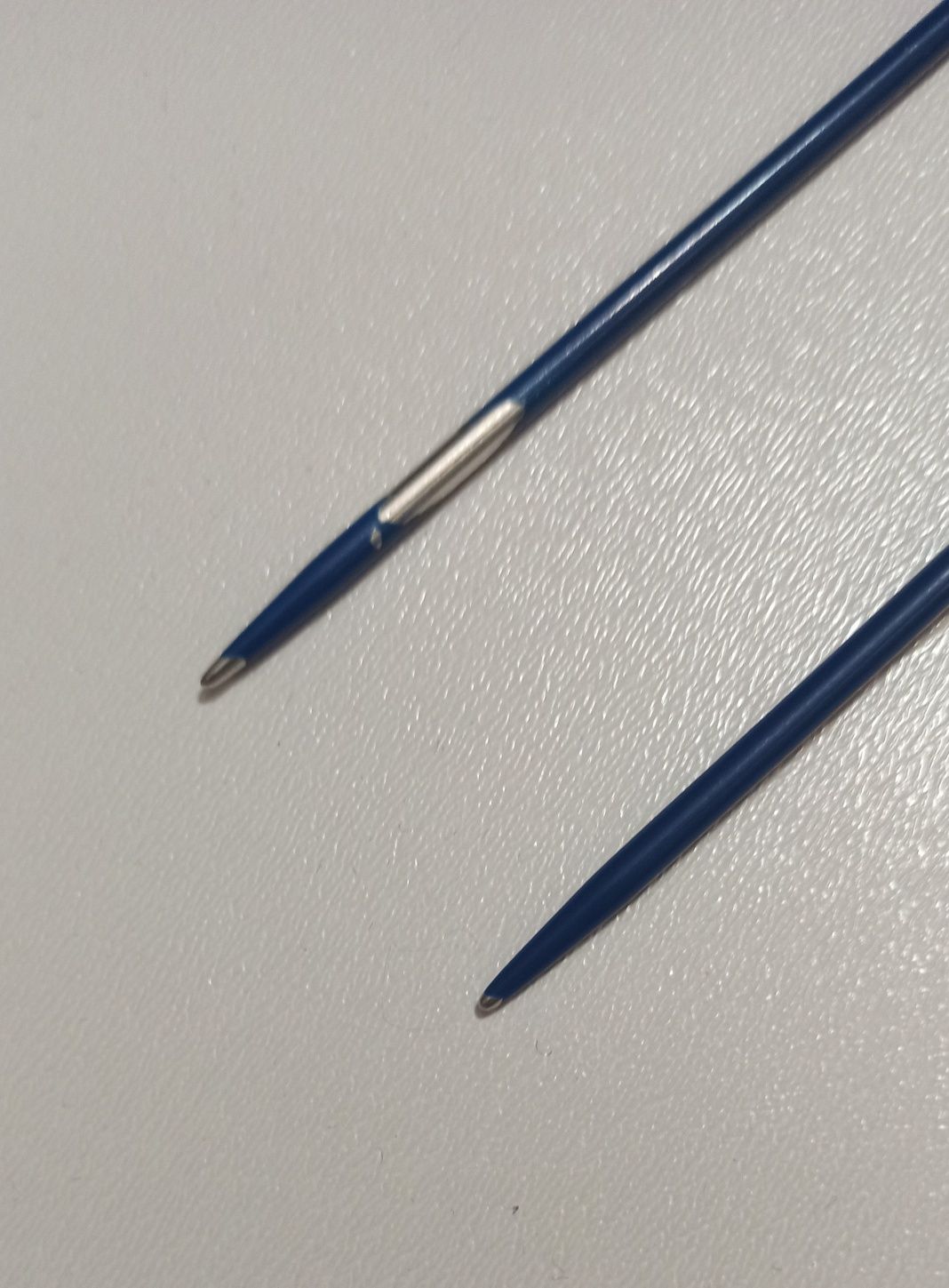 2 pary drutów do dziergania / robótek ręcznych, rozm. 2,5 mm i 3 mm