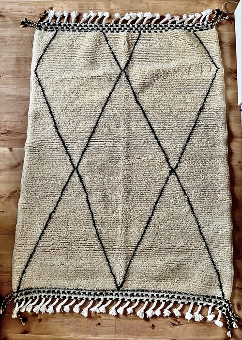 Oryginalny marokański dywan ręcznie szyty z owczej wełny