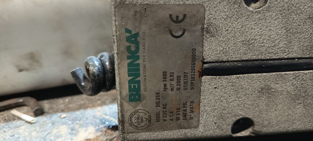 Siłownik bramy skrzydłowej Beninca DU.35V