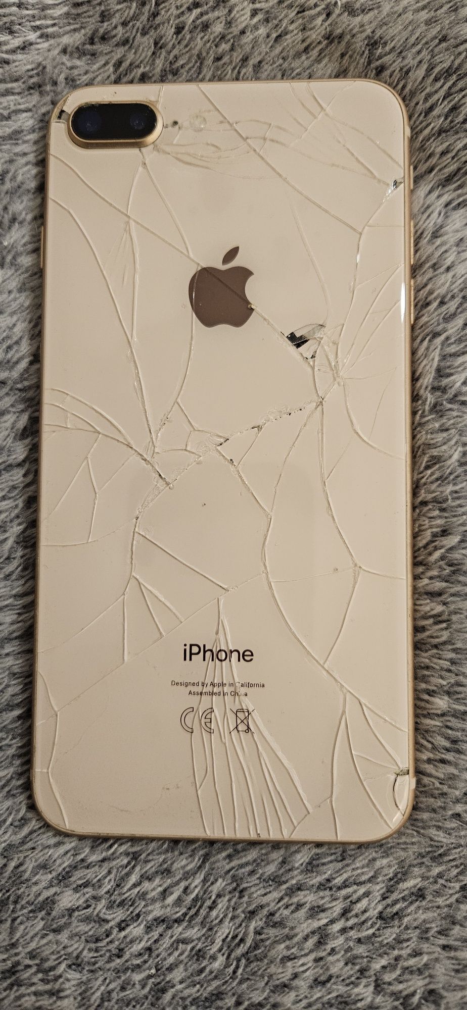 iPhone 8 plus, sprawny, zbite plecki,