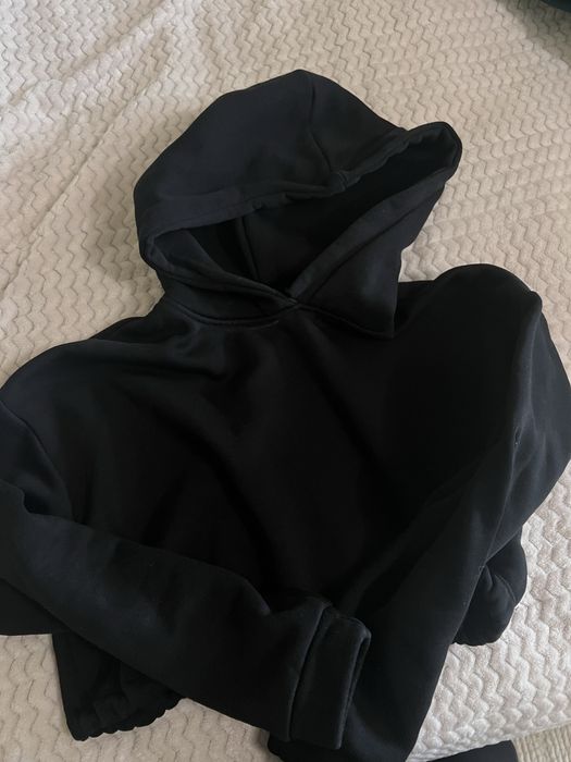 чорне худі вкорочене