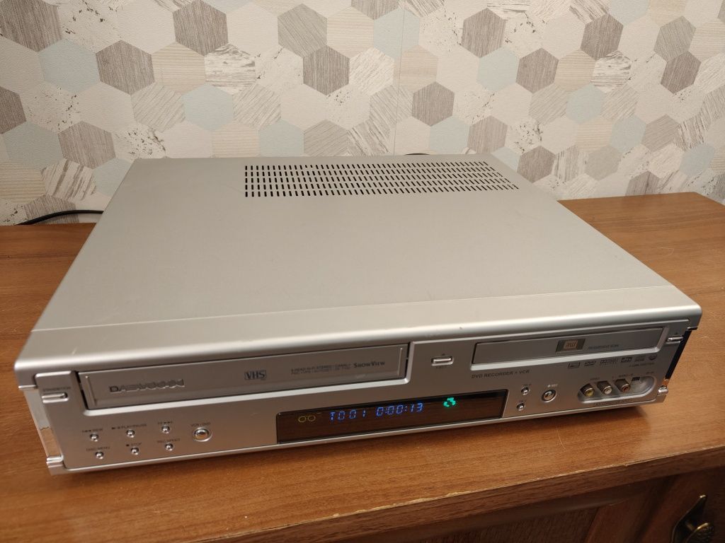 Nagrywarka DVD VHS Daewoo DF-7100
