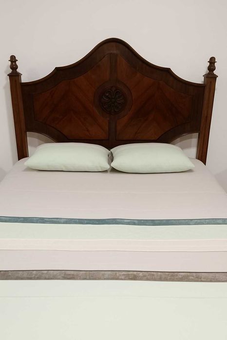 Roupeiro / Mesas Cabeceira / Cama