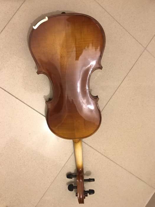 Violino de fabrico manual 4/4 Em optimo estado .Se pretender mais info