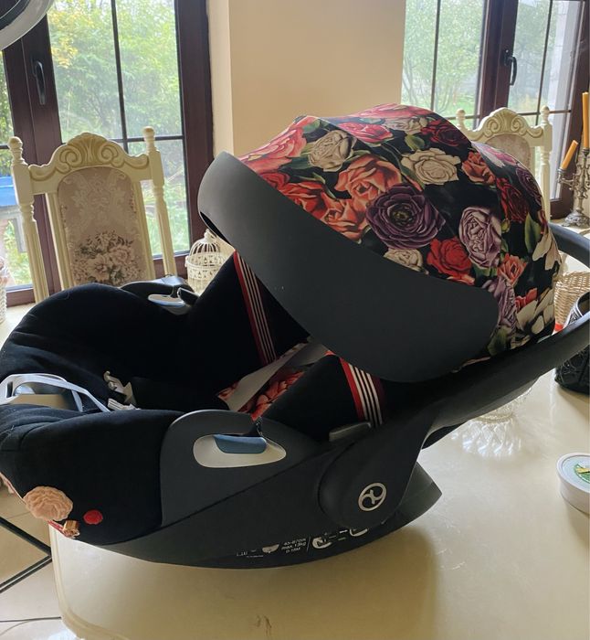 Автокрісло Cybex Cloud Z i-Size Spring Blossom Dark стан хороший