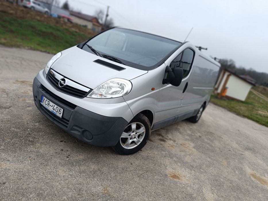 Opel Vivaro long 2010 2,5 150km klima grzany fotel alu niski przebieg