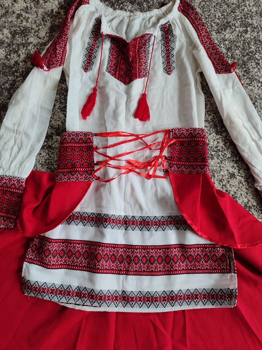 Вишитий костюм на ріст 152 см майже новий