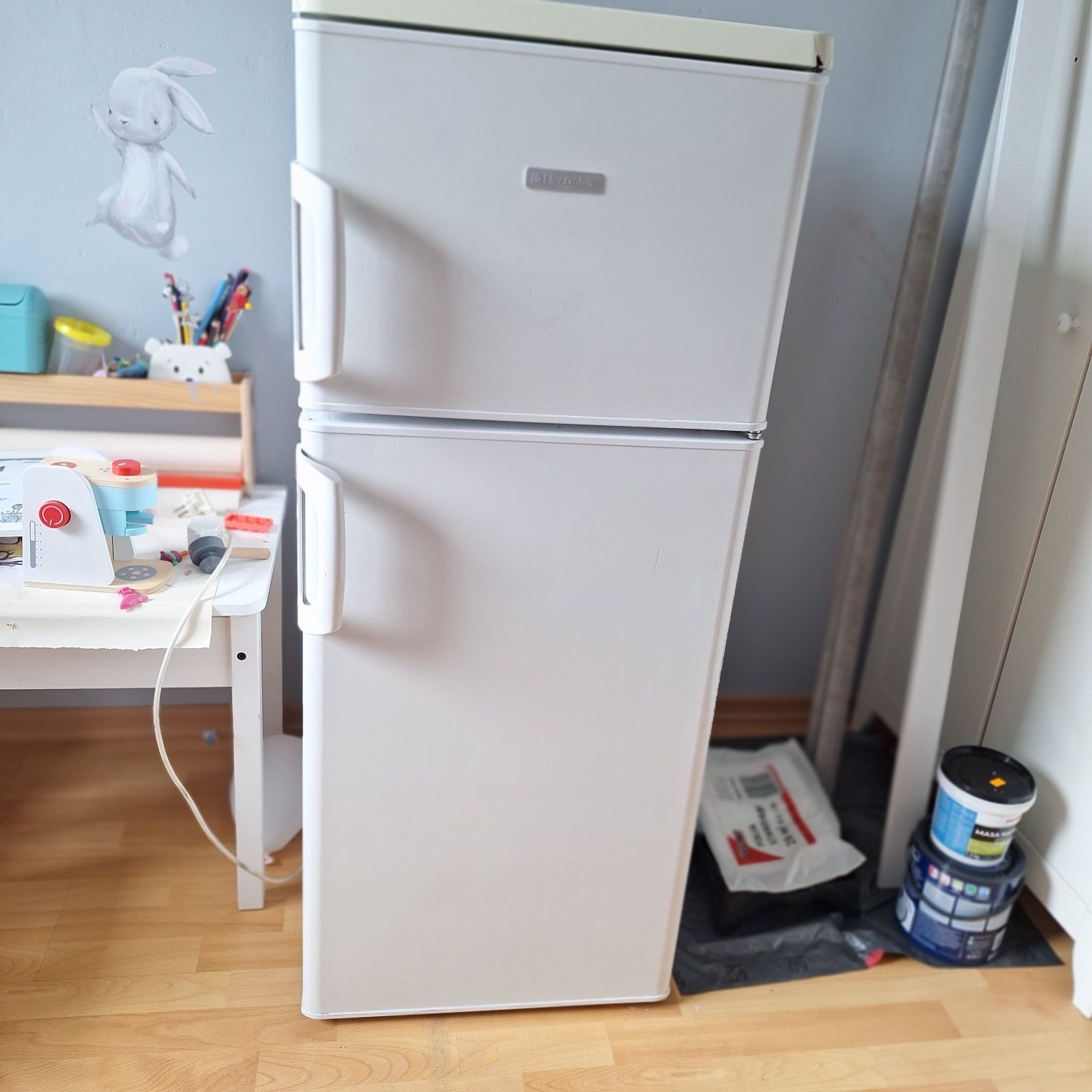 Lodówka Elektrolux z zamrażalnikiem.