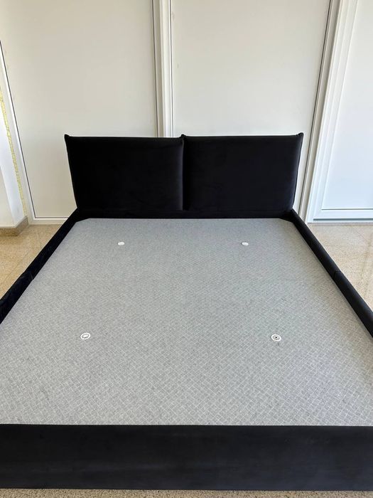 Продам двохспальне ліжко під матрац розміром 1800*200