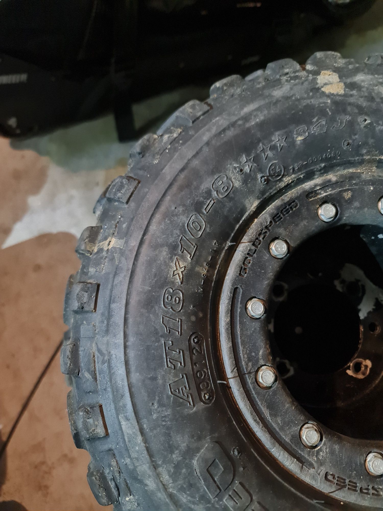 Vendo vários pneus para moto4