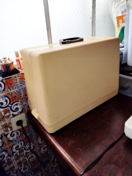 Máquina de costura Suprema em bom estado