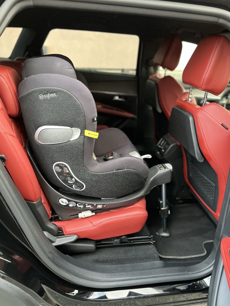 Fotekik samochodowy Cybex Sirona z obrotową bazą