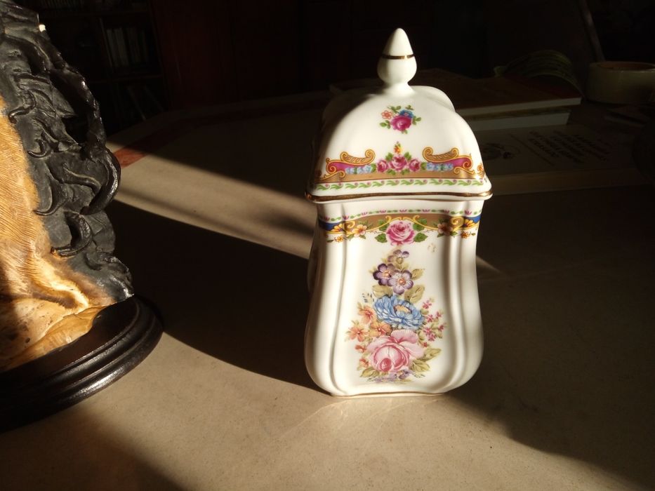 Pote Limoges, e cabeça de cavalo