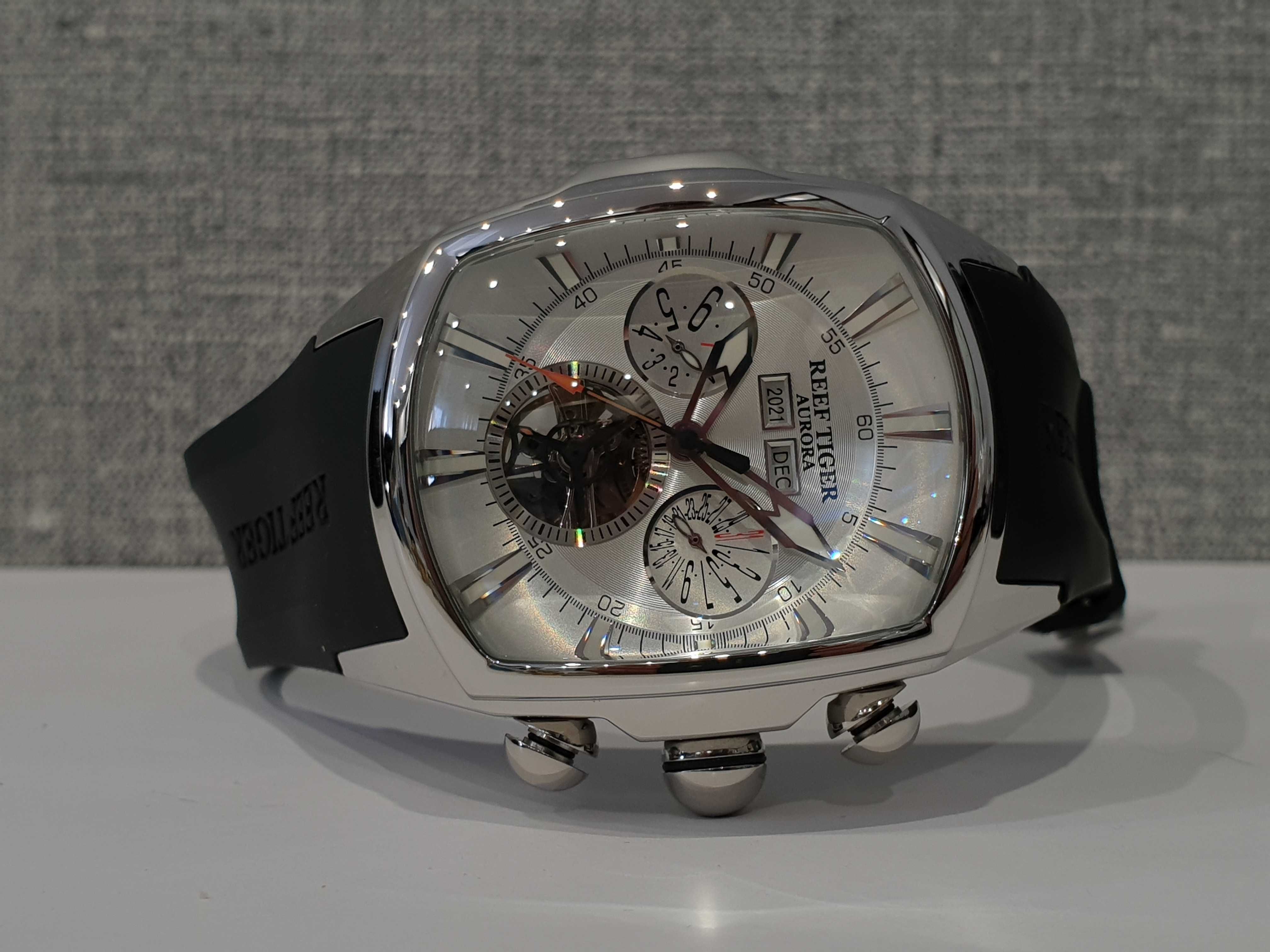 Чоловічий годинник Reef Tiger Aurora Tank 2 Automatic Gold/Black 100m