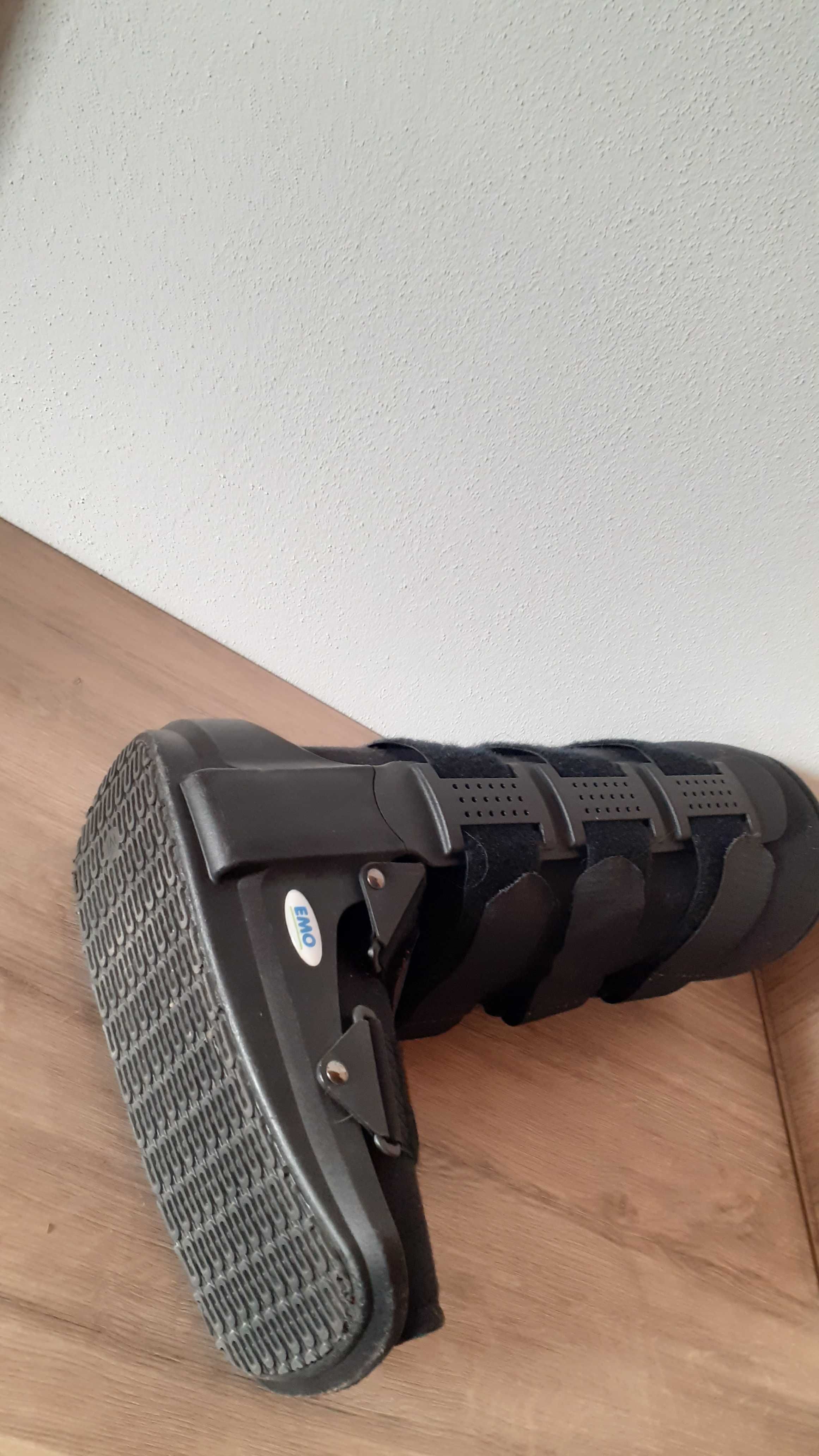 Bota Walker (Emo) Tamanho 41 ajustável