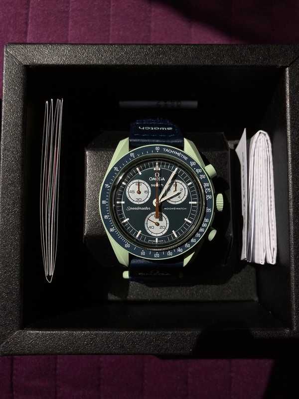Omega x Swatch SO33G100 Earth - Stylowy i funkcjonalny