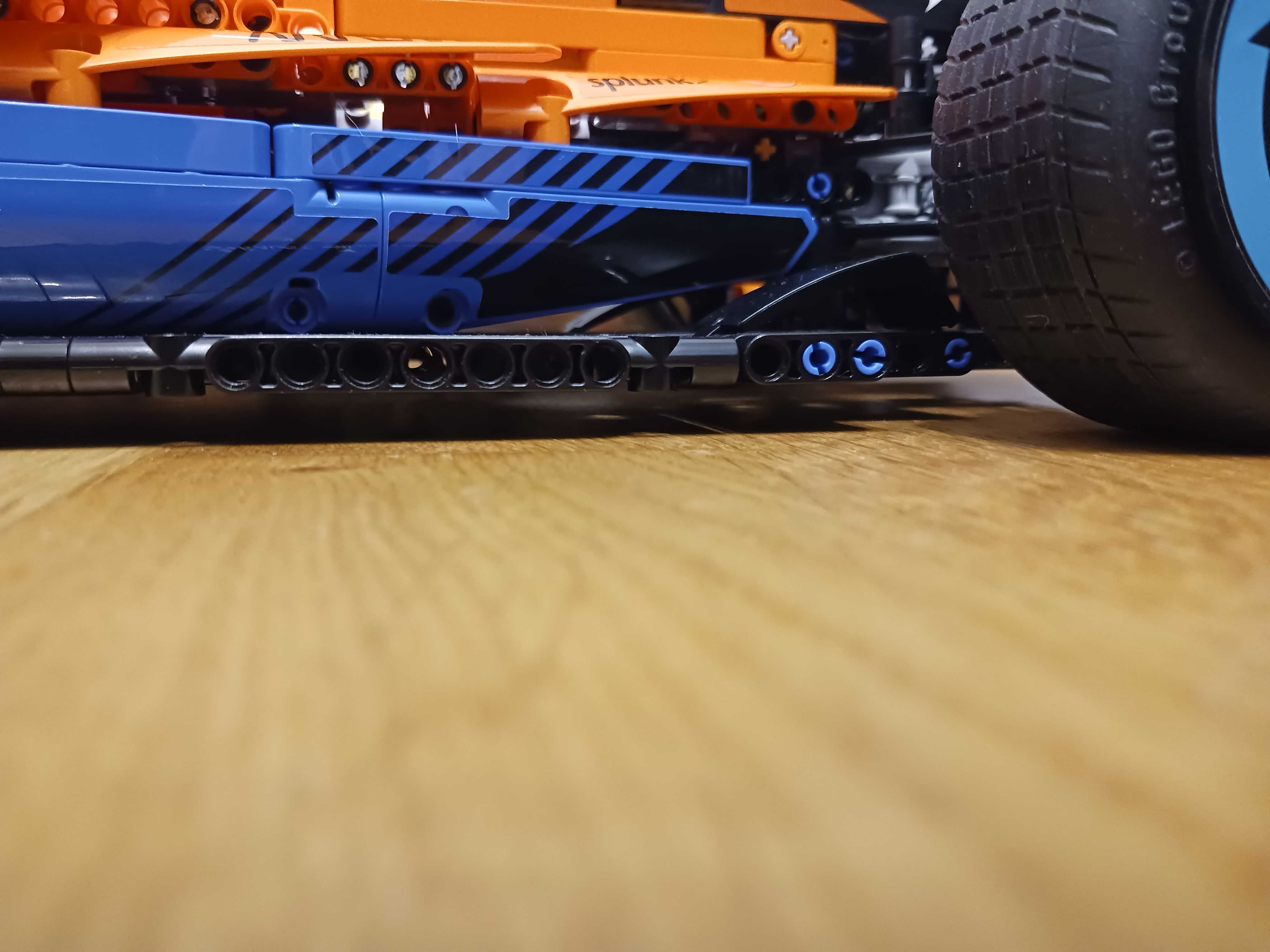 LEGO Technic 42141 - Samochód wyścigowy McLaren Formula 1, jak nowy