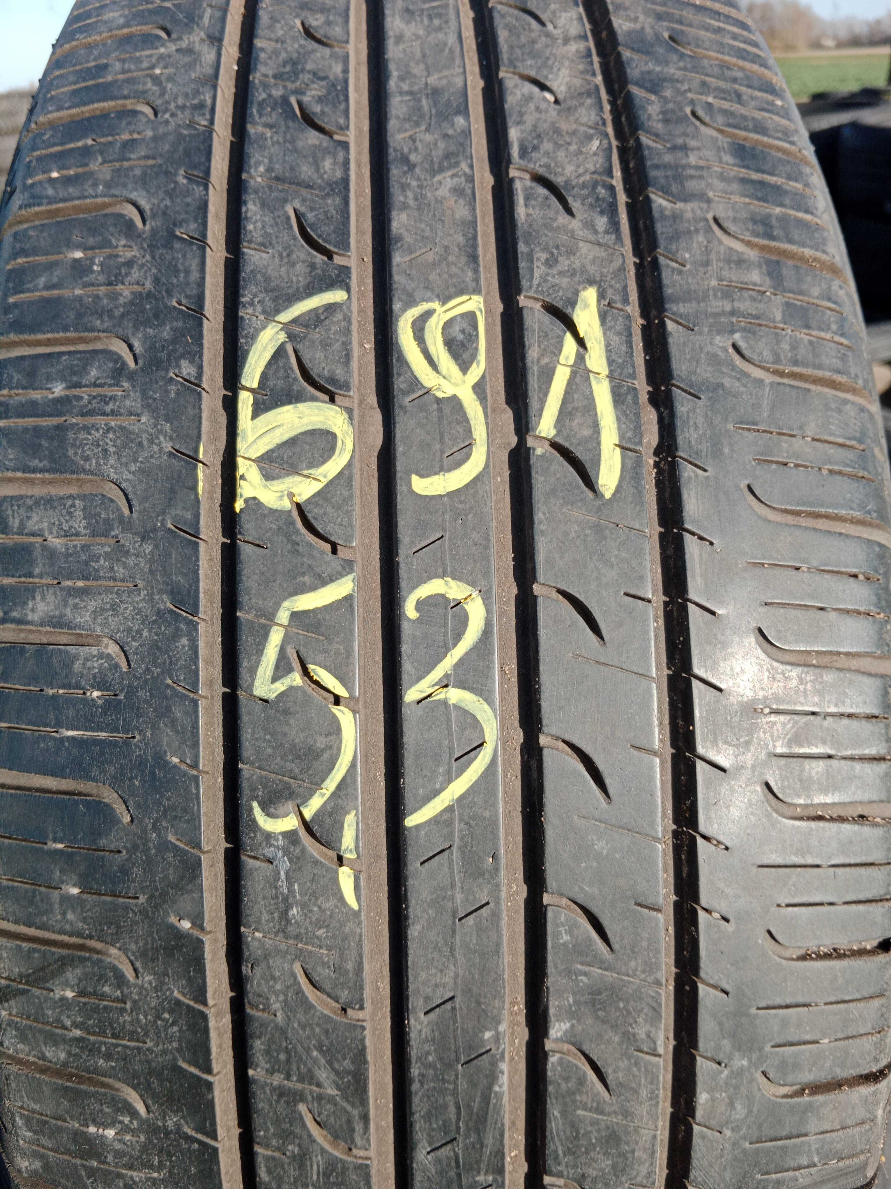 Opona używana 225/55R19 Goodyear EfficientGrip SUV.4x4 1szt.