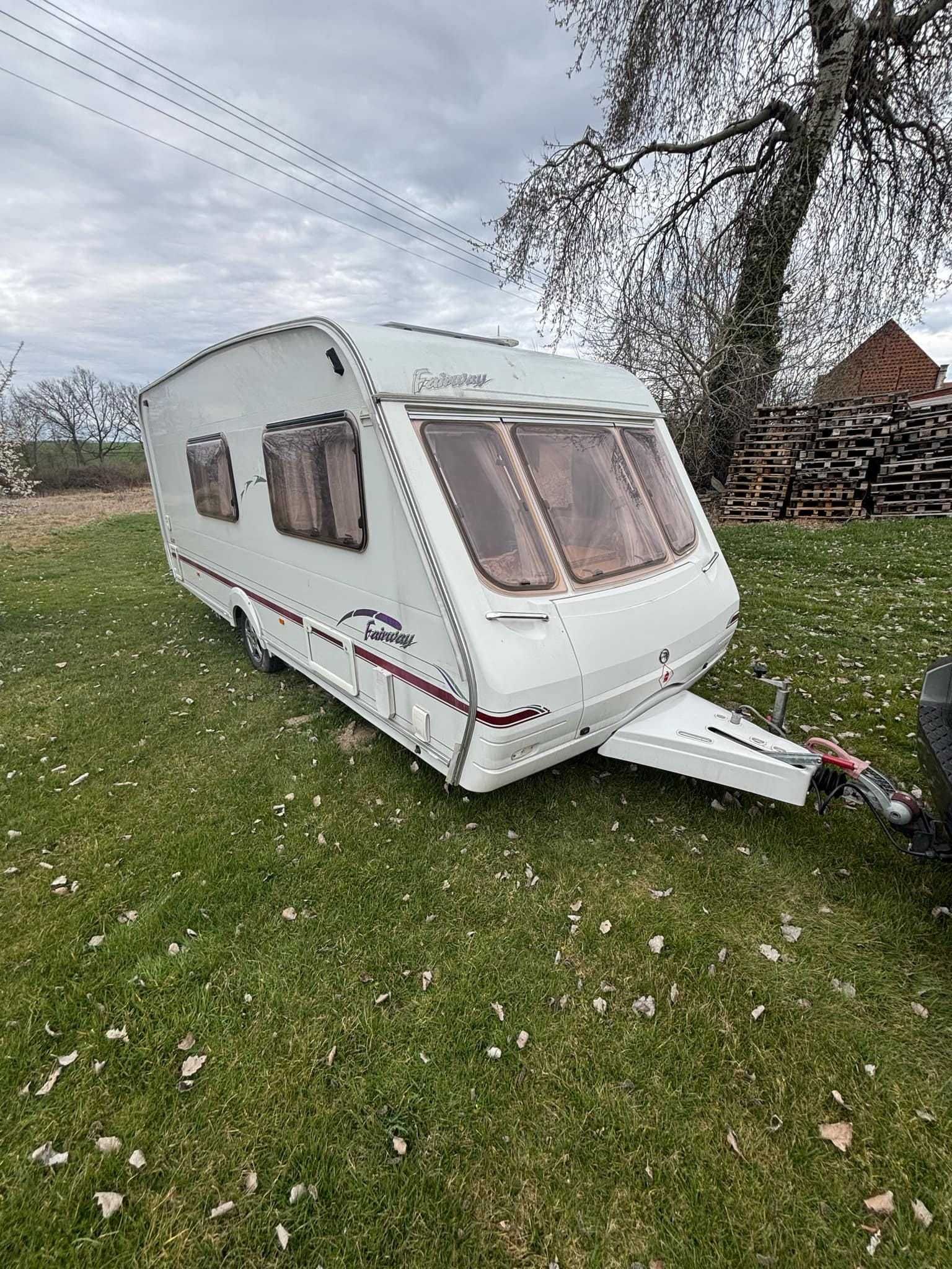 przyczepa kempingowa Fairway 530 przedsionek pełne wyposażenie camping