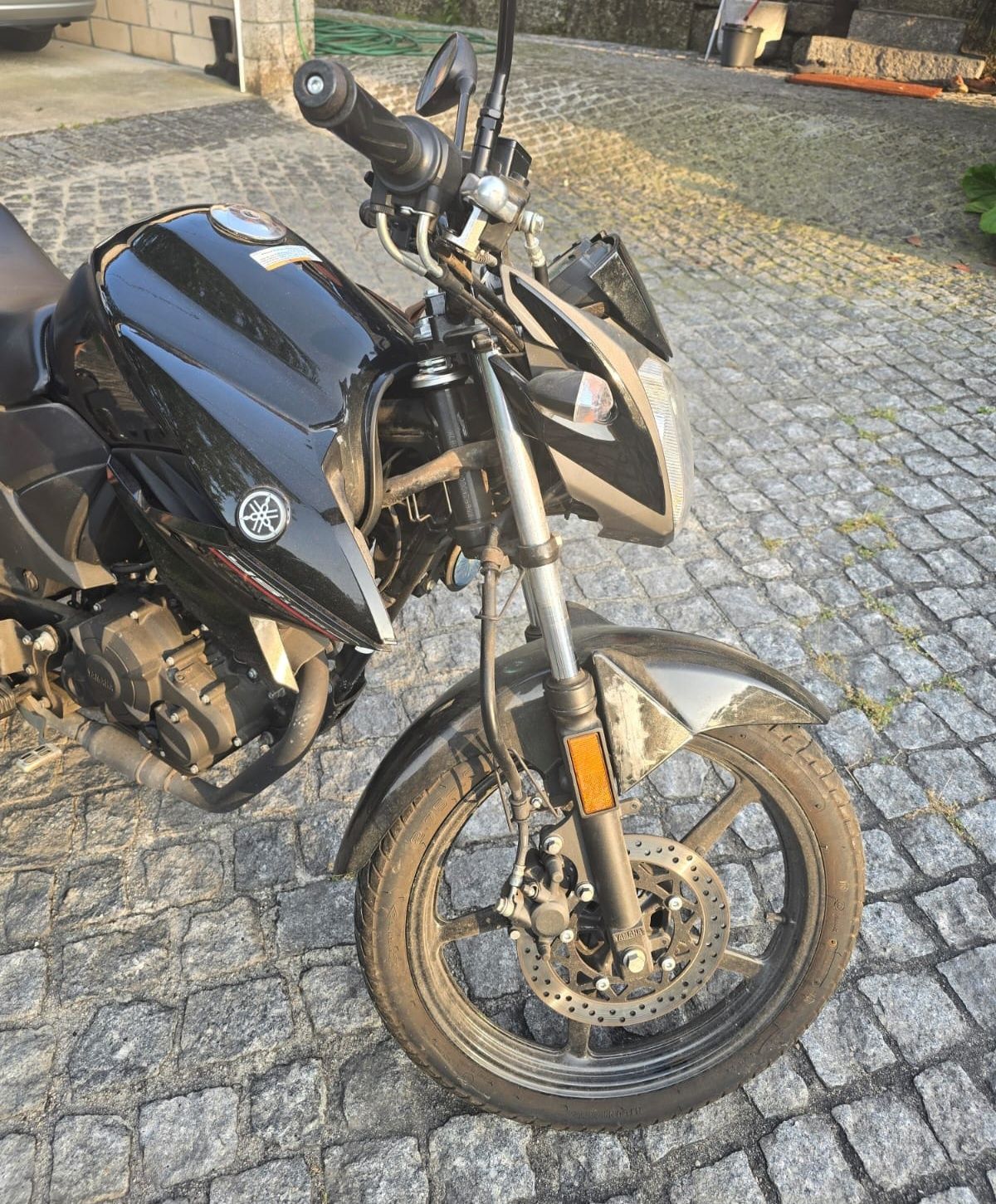 Yamaha 125 preta