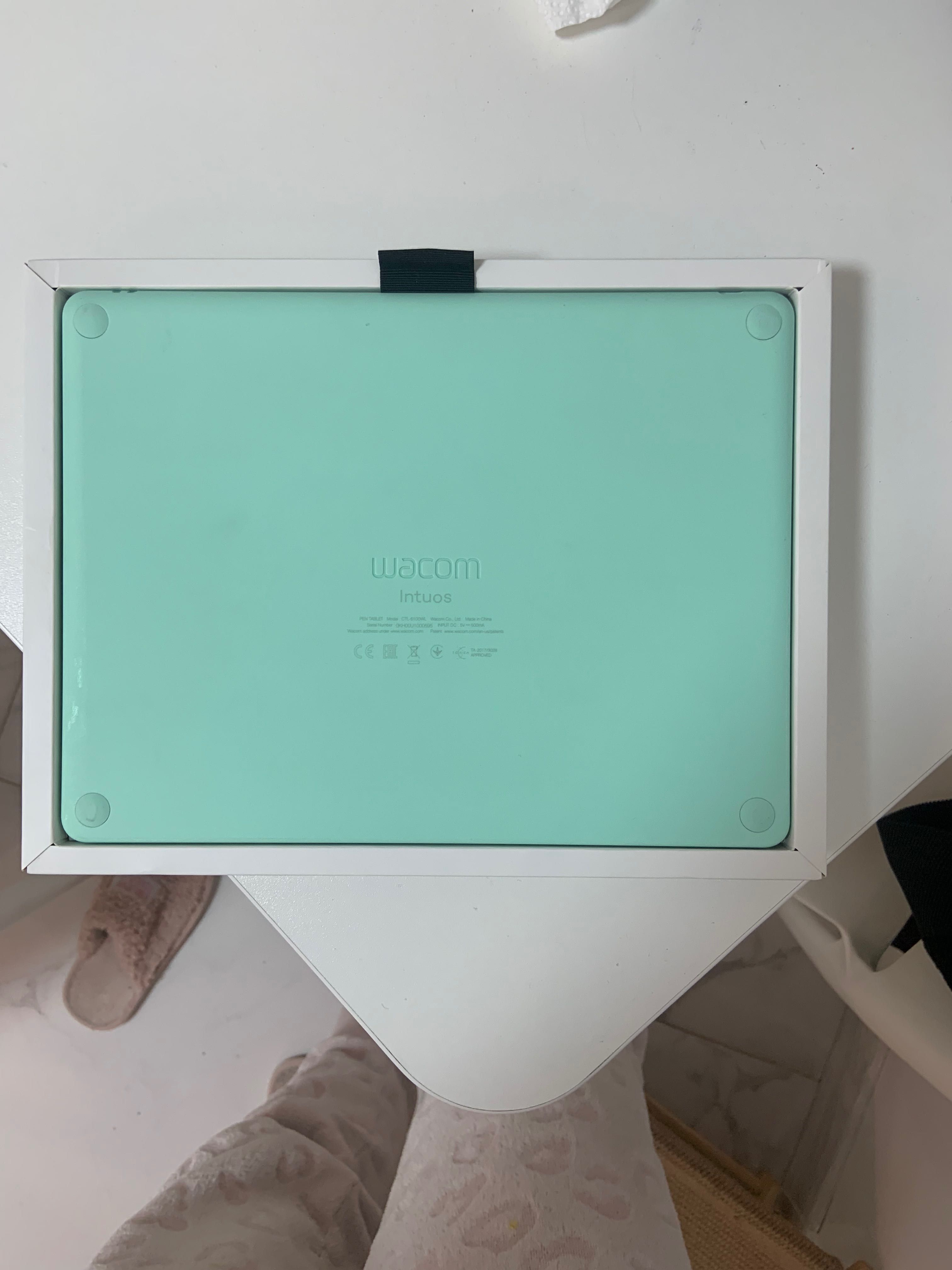 Графічний планшем Wacom Intuos M Фісташковий