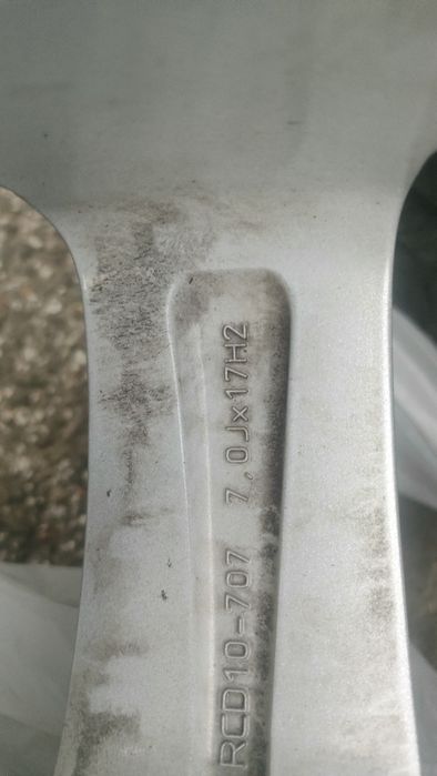 Felgi aluminiowe z oponami 17"