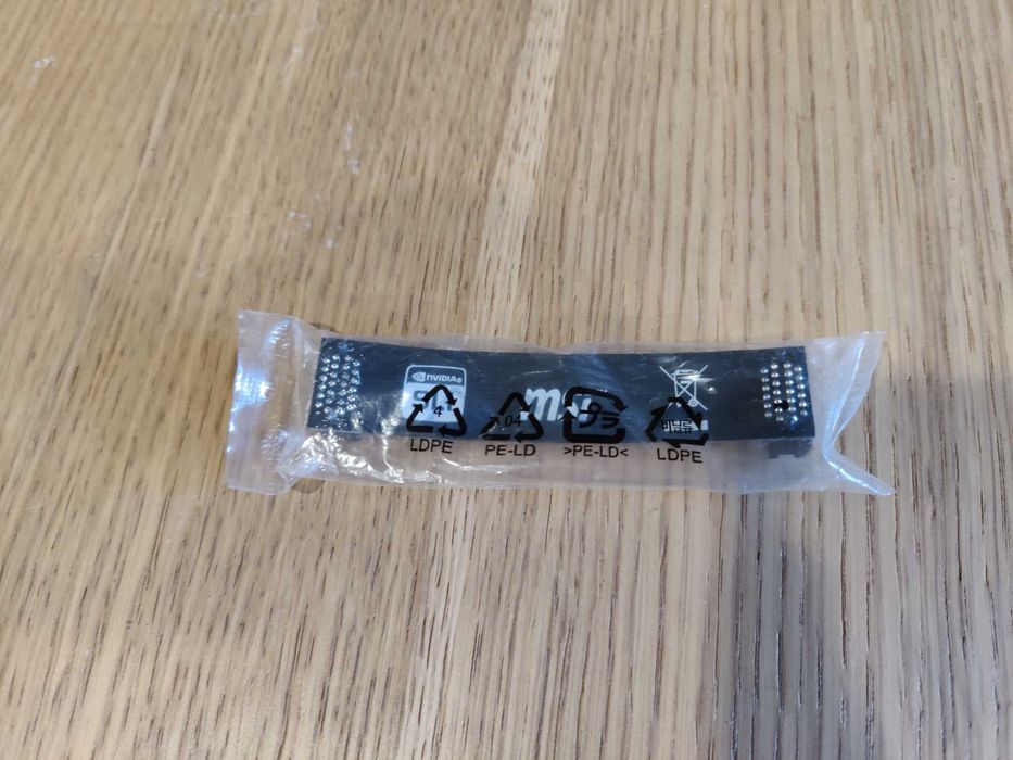 Conector flexivel para placas gráficas