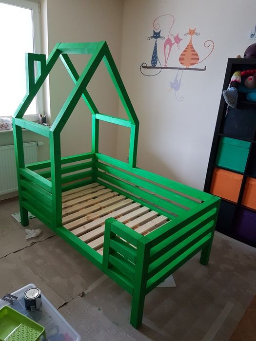 Łóżeczko dziecięce typu domek