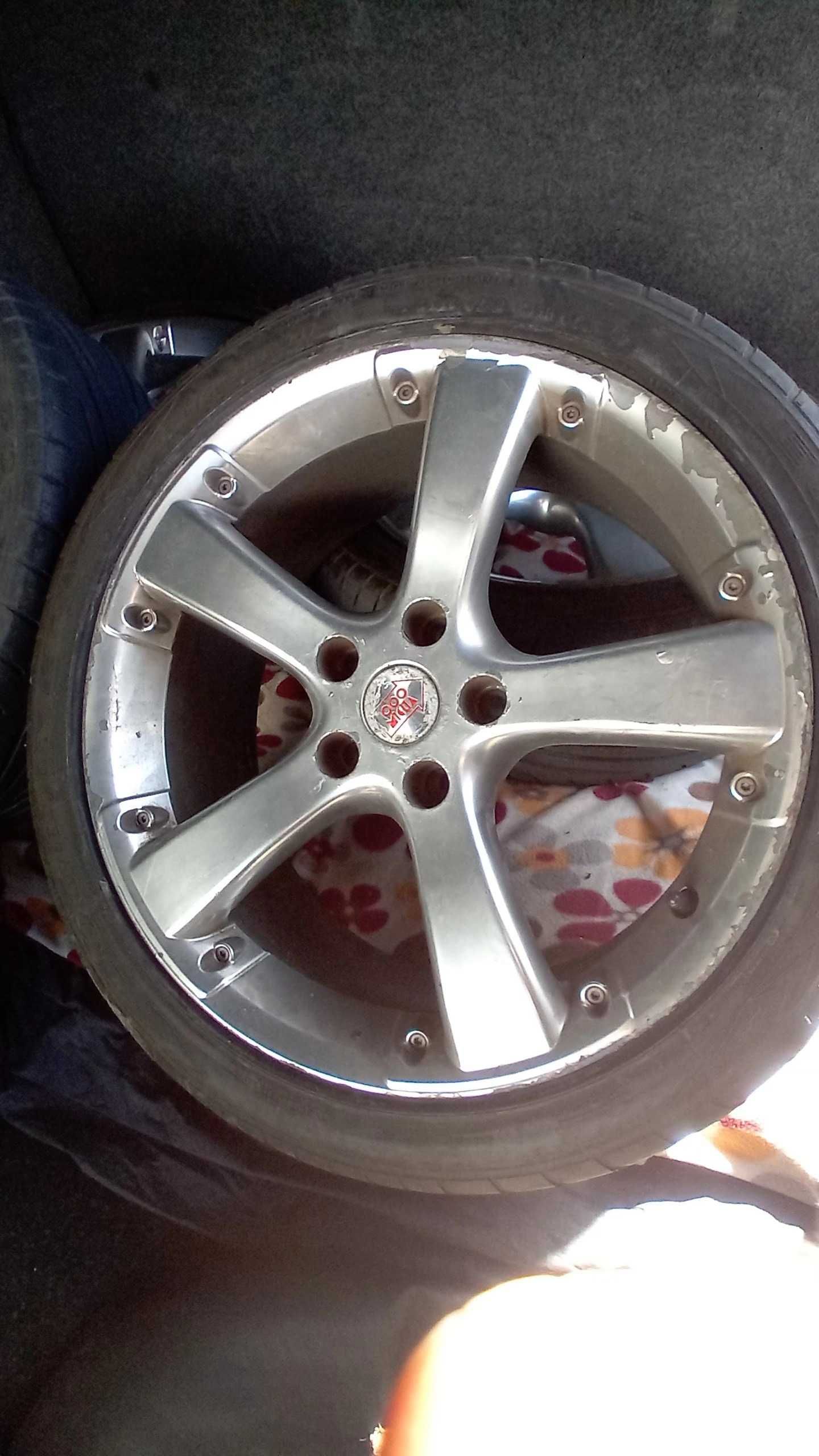 4 Jantes R18 + 4 Pneus Goodyear