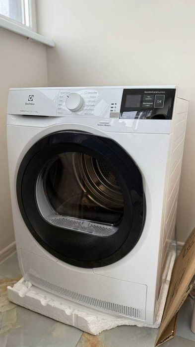 Сушильна машина Electrolux EW8H458BU