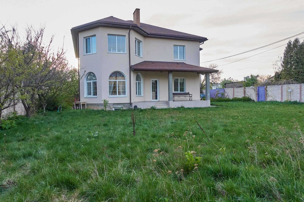 часть дома  М. Академгородок 500м. Можно на сезон или на год.