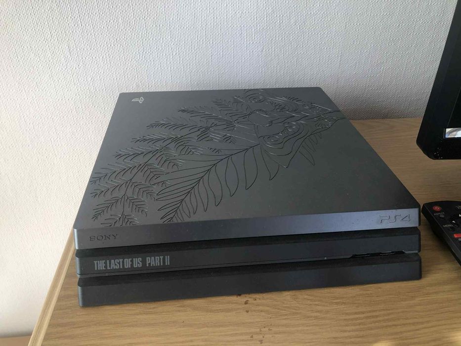 Ps4 pro the last of us 1TB limited edition