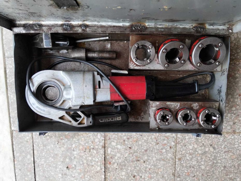 Tarraxa elétrica portátil RIDGID, capacidade de roscar de 1/2" até 2"