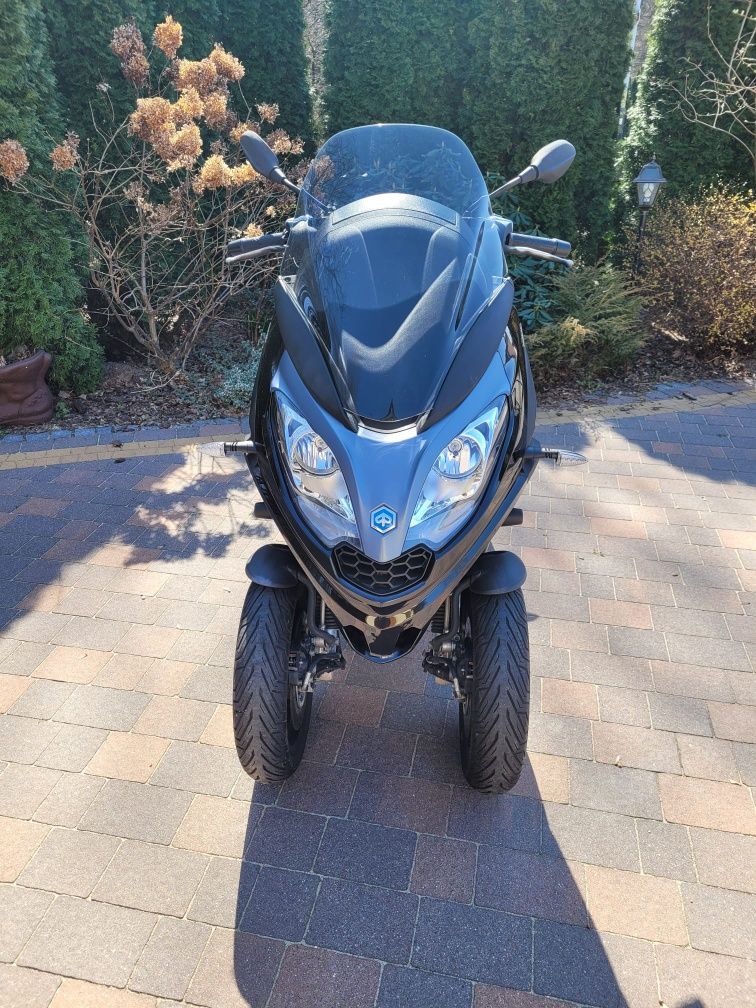 Skuter Trzykołowy Piaggio 300