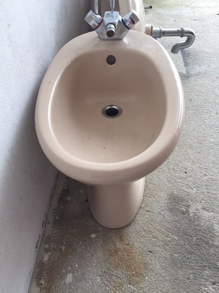 Bidé com torneira
