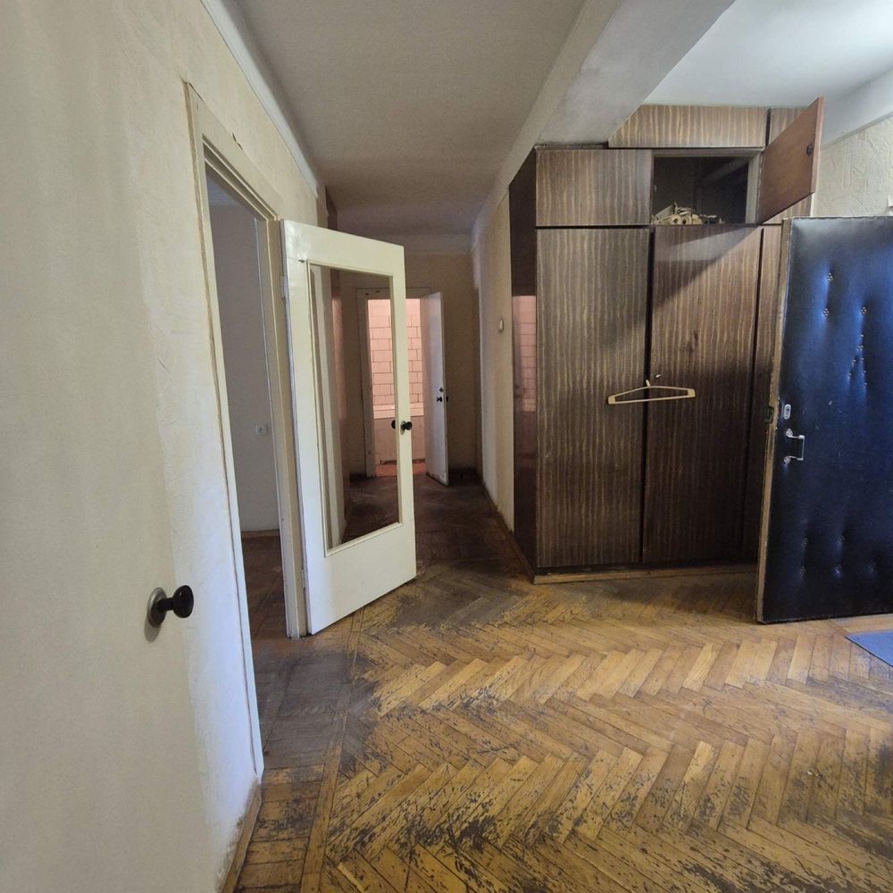 Простора 2к.кв , 64 м.кв в центрі !!