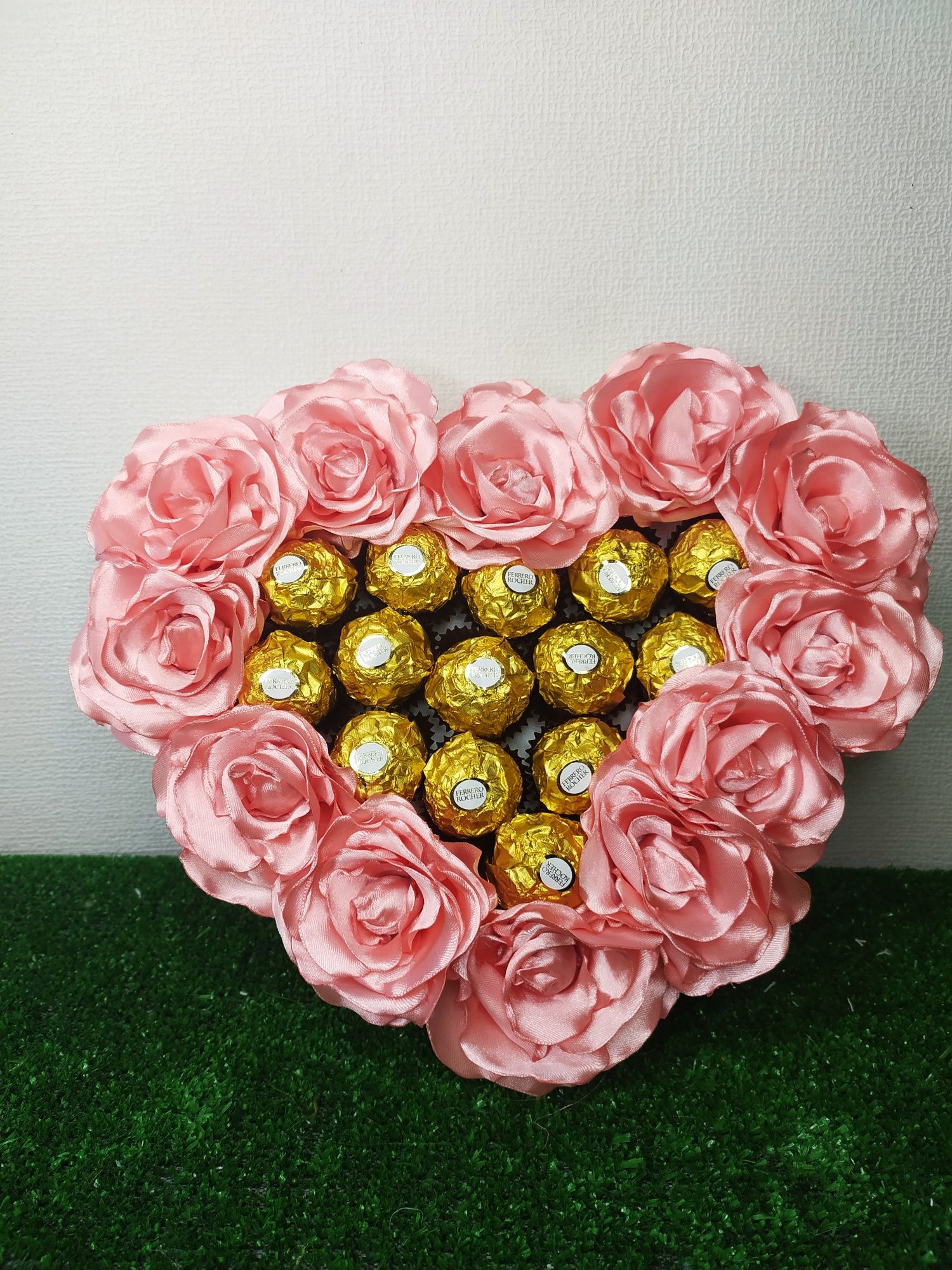 Tort serce z czekoladek Ferrero Rocher Merci