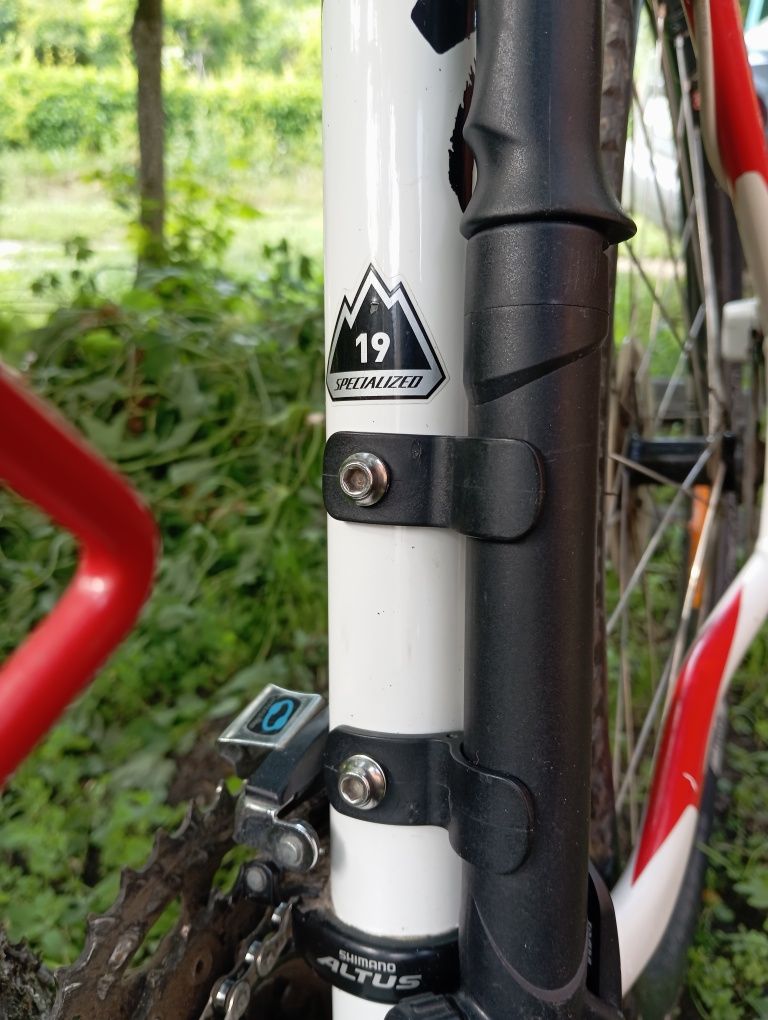 Продам 2 горных велосипеда (17 и 19) specialized