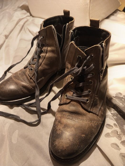 Botas castanhas homem