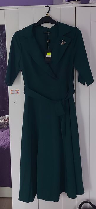 Zielona rozkloszowana sukienka midi r.42