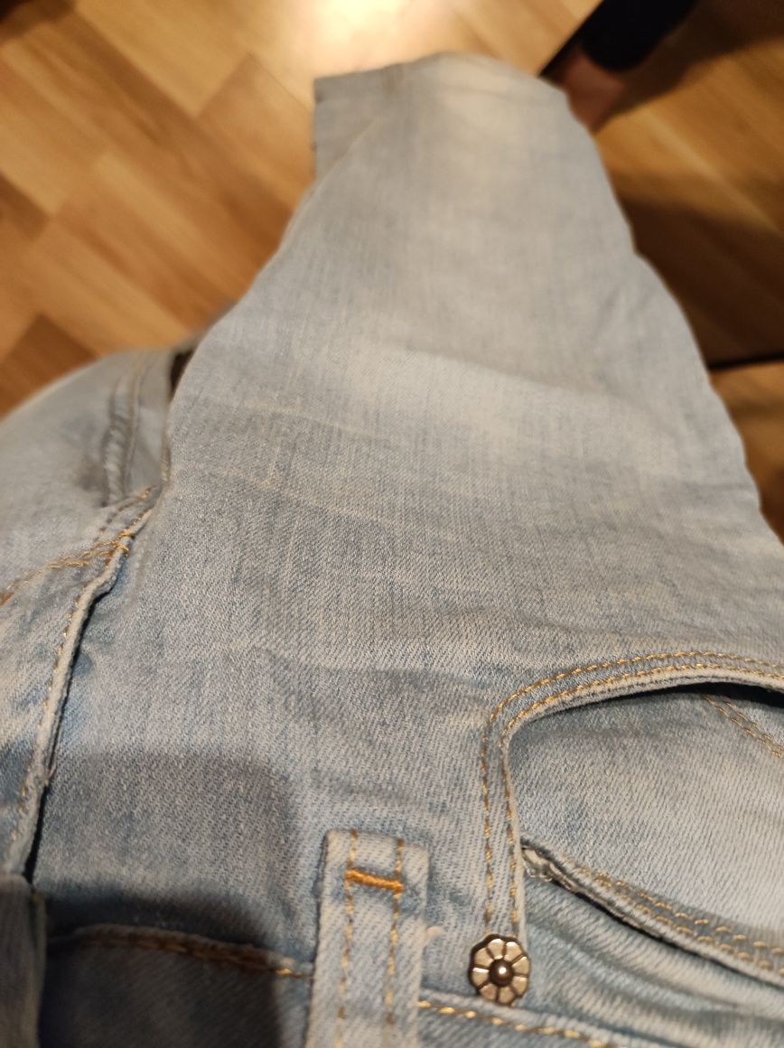 Jasne jeansy Levis