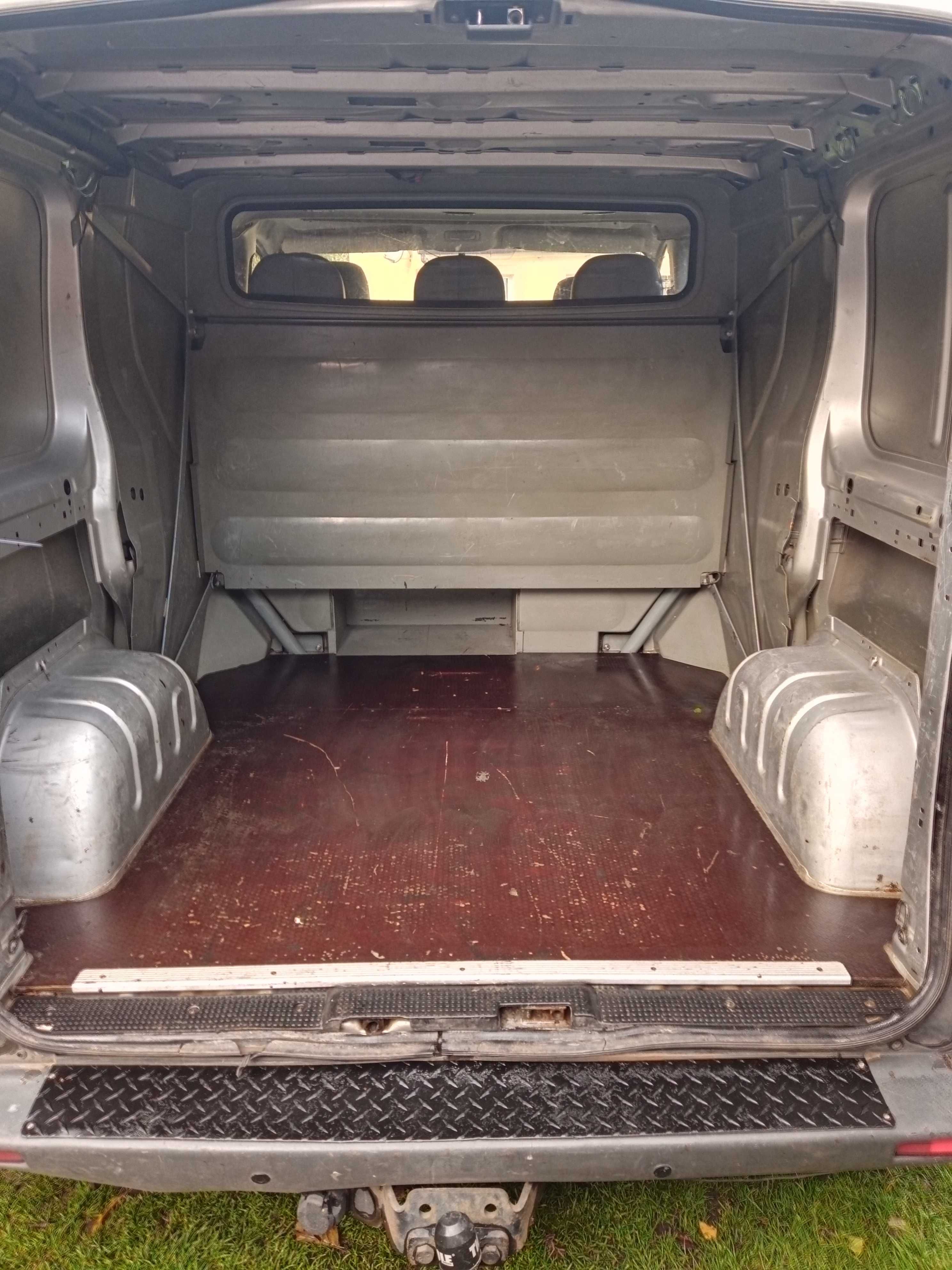 Opel vivaro 2.5 DTI,6 Osób,Brygadówka