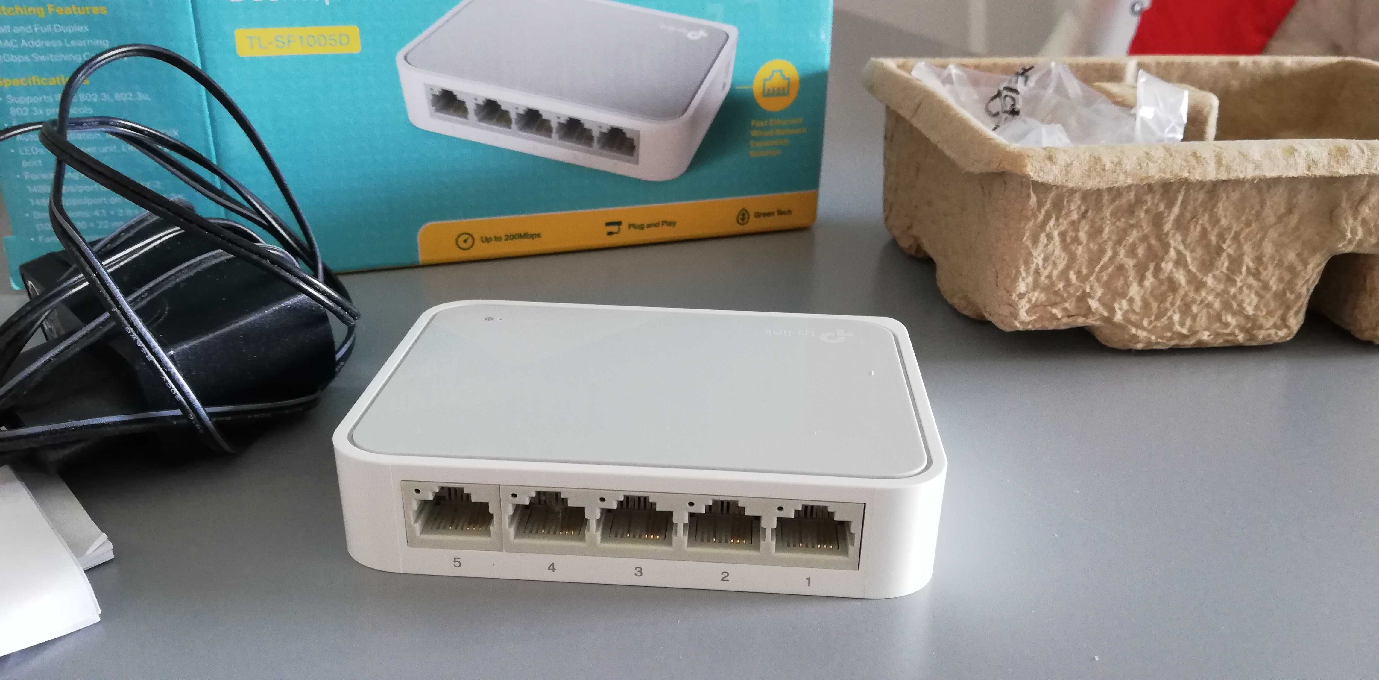 Router/switch com 5 portas Ethernet